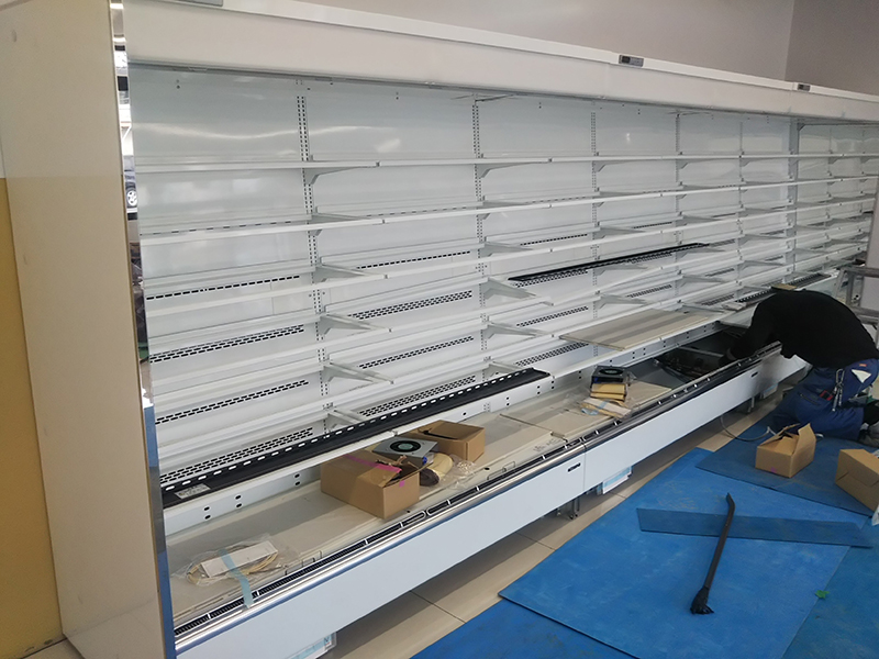 オープンケースやアイスストッカーと冷凍機